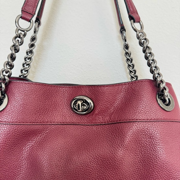 Coach burgundy red boho pose with 3 pockets and chain handle - Picture 5 of 15